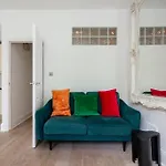 Large Boutique Flat In London\'S Primrose Hill